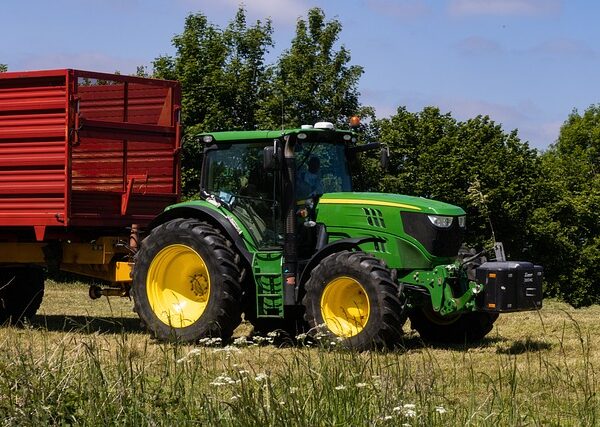 Слабото търсене на трактори John Deere води до съкращения на работни места