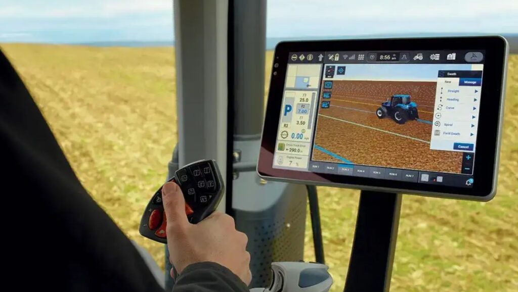 New Holland показа как трактор от 1993 г. може да получи автоматично управление