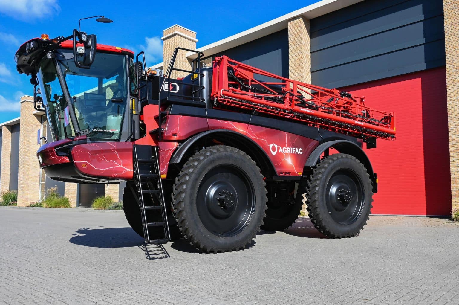 Революция при самоходните пръскачки: Agrifac представя нова електрическа задвижваща платформа